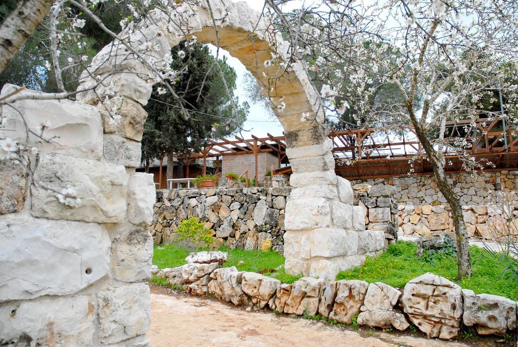 Logos Hotel In Yad Hashmona Extérieur photo