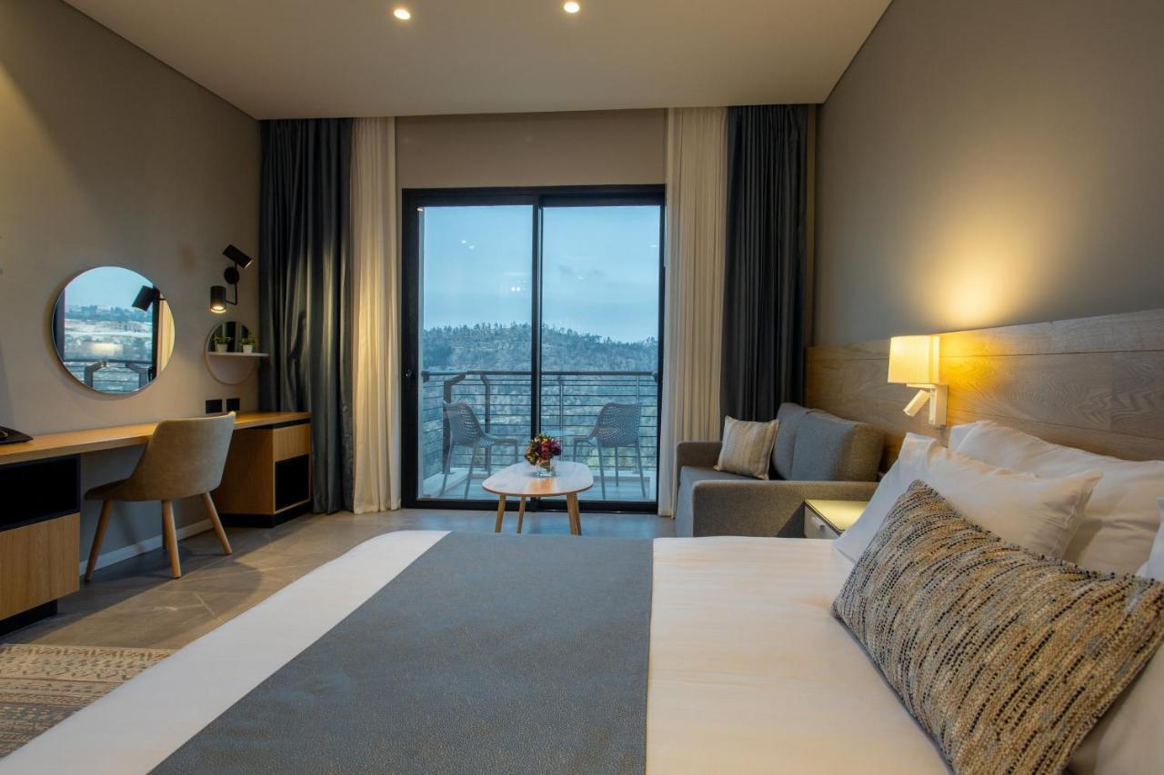 Logos Hotel In Yad Hashmona Extérieur photo