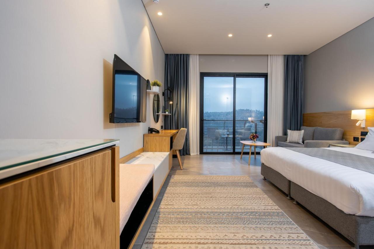 Logos Hotel In Yad Hashmona Extérieur photo