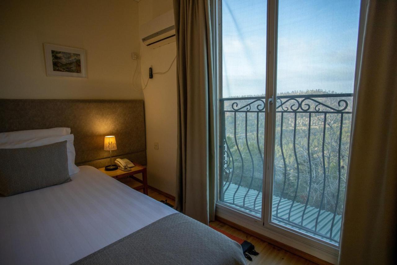 Logos Hotel In Yad Hashmona Extérieur photo