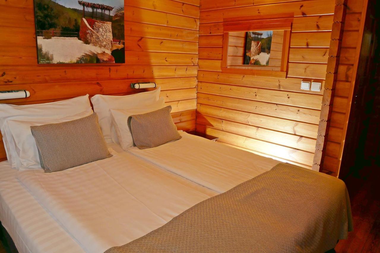 Logos Hotel In Yad Hashmona Extérieur photo